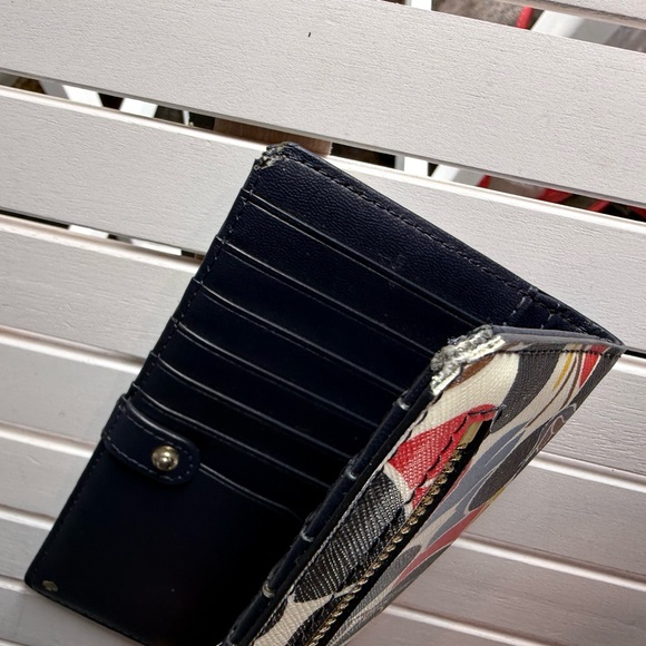 Floral Wallet with Black and Red Design - Picture 4 of 6